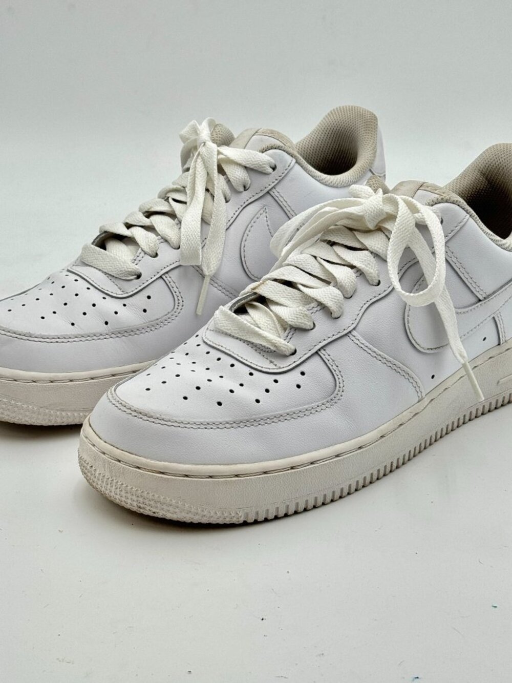 NIKE Air Force 1 '07 Shoes White Womens 10.5 Low Top Sneakers Skater Streetwear
